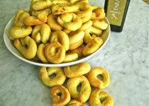 Tarallini…the addictive breadsticks from Apulia