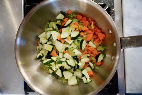 How to cook a delicious and satisfying salad with beans and mushrooms How to cook a delicious and satisfying salad with beans and mushrooms